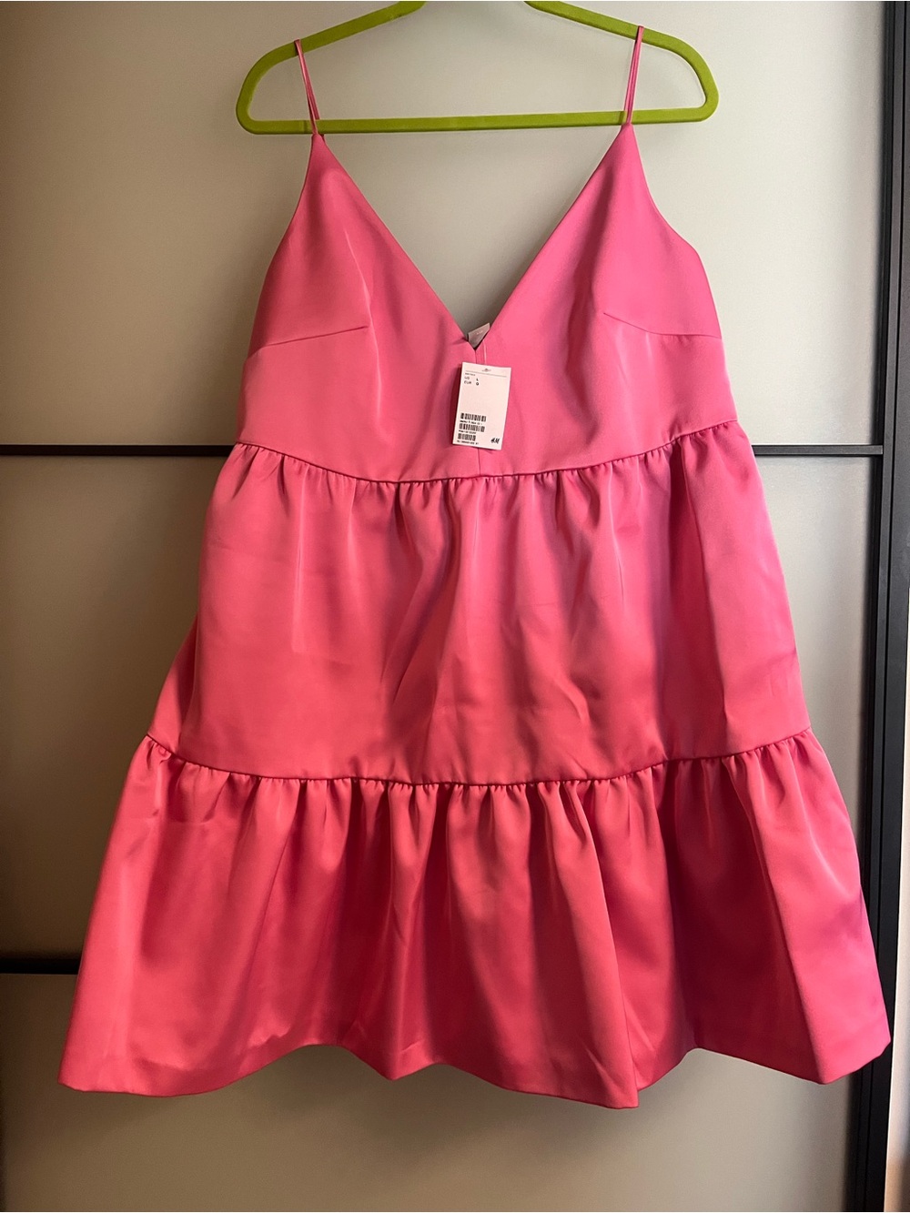 💗 Bubblegum Pink Satin Dress – H&M (Size L) 💗